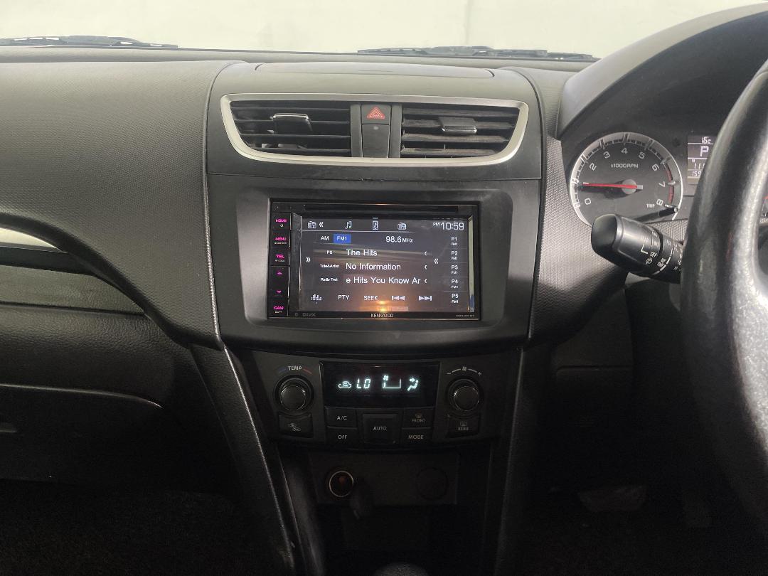 Photo '18' of Suzuki Swift