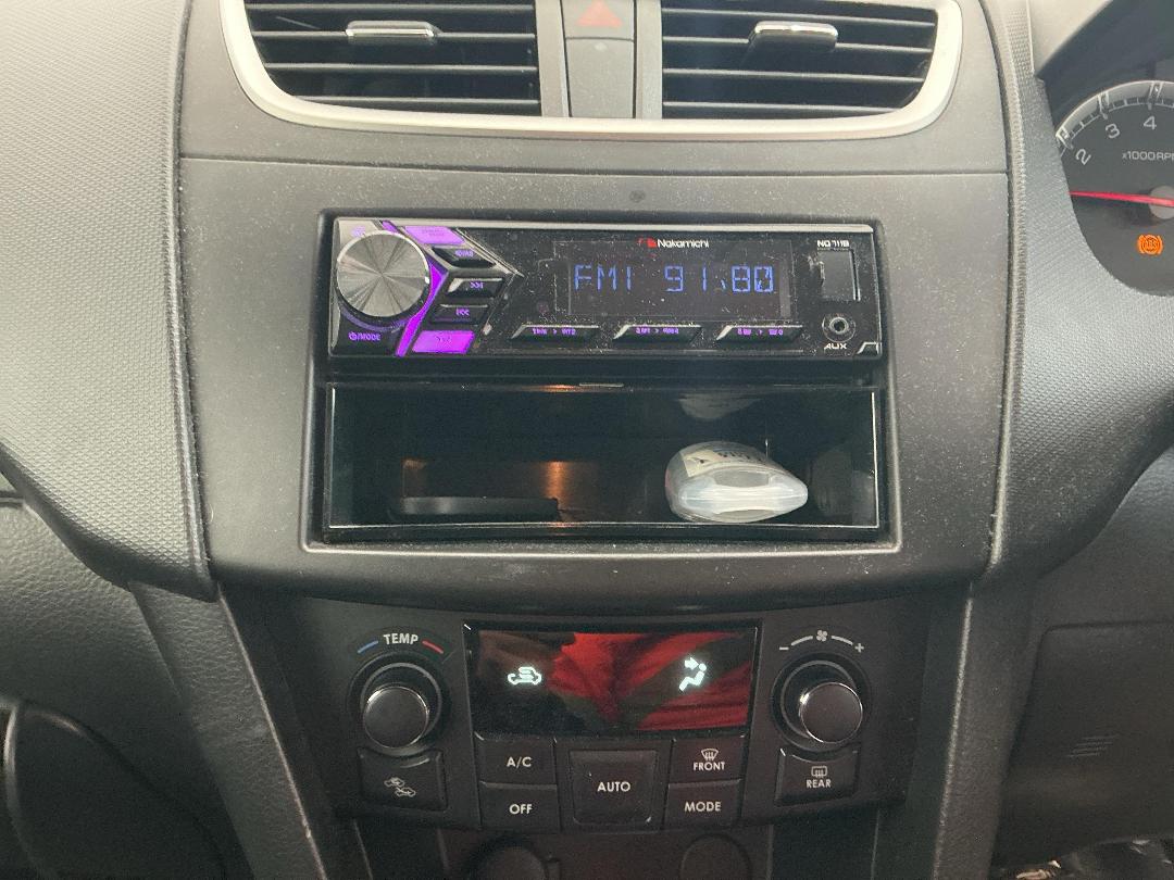 Photo '10' of Suzuki Swift Photo '10' of Suzuki Swift