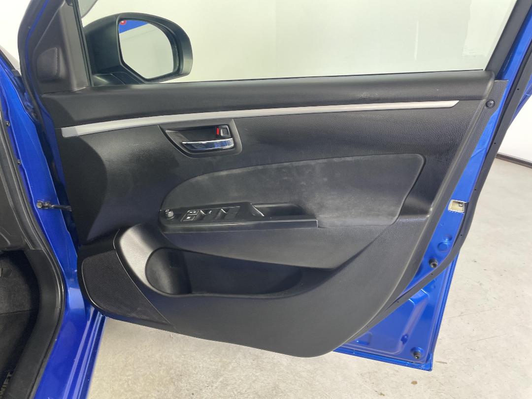 Photo '15' of Suzuki Swift