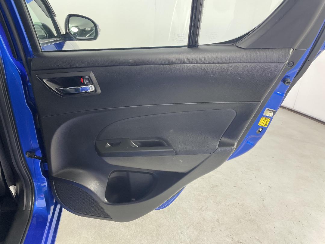 Photo '19' of Suzuki Swift