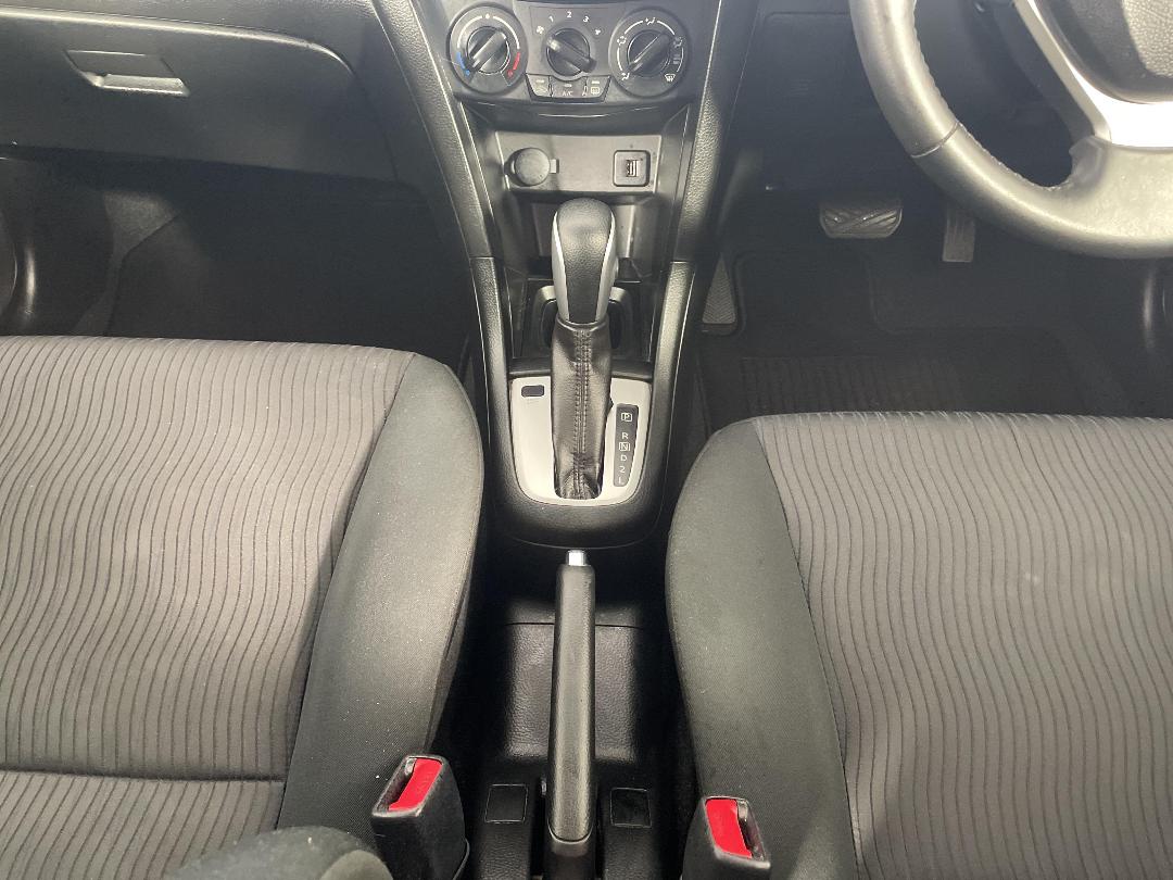 Photo '18' of Suzuki Swift