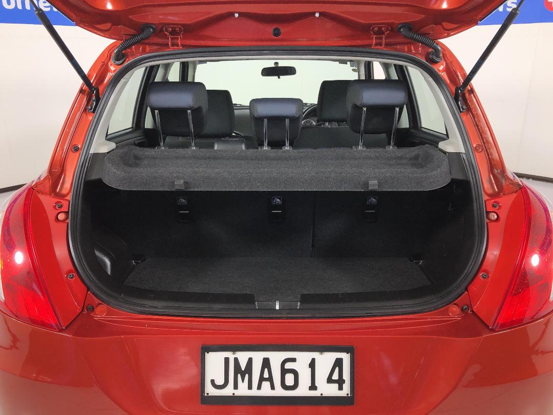 Photo '14' of Suzuki Swift Photo '14' of Suzuki Swift