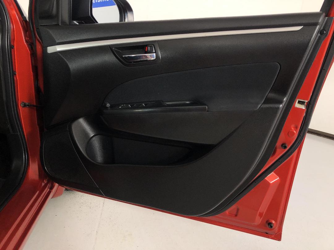 Photo '15' of Suzuki Swift Photo '15' of Suzuki Swift