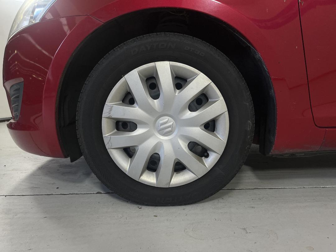 Photo '8' of Suzuki Swift