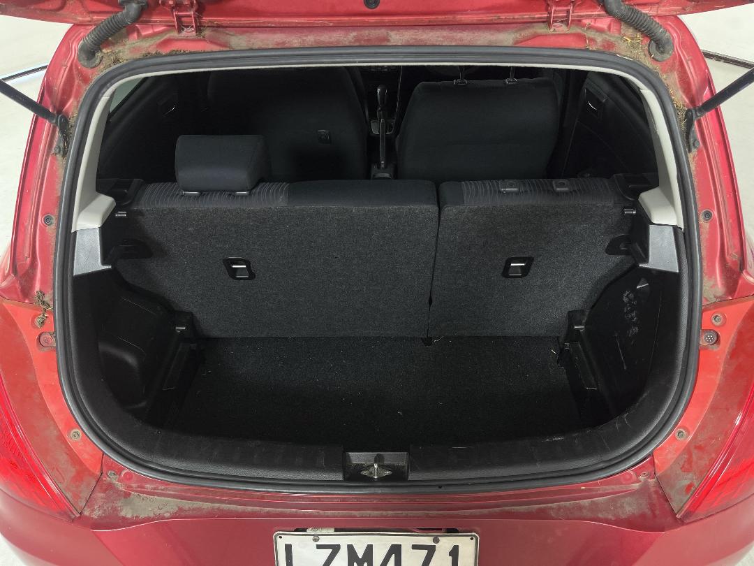 Photo '12' of Suzuki Swift