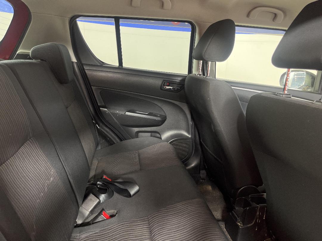 Photo '18' of Suzuki Swift