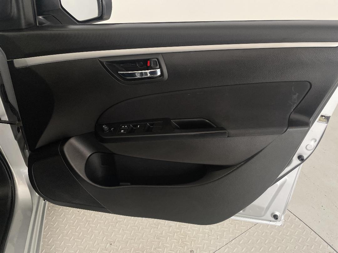 Photo '15' of Suzuki Swift