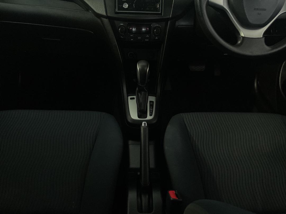 Photo '18' of Suzuki Swift