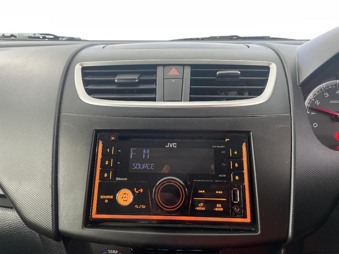 Photo '25' of Suzuki Swift