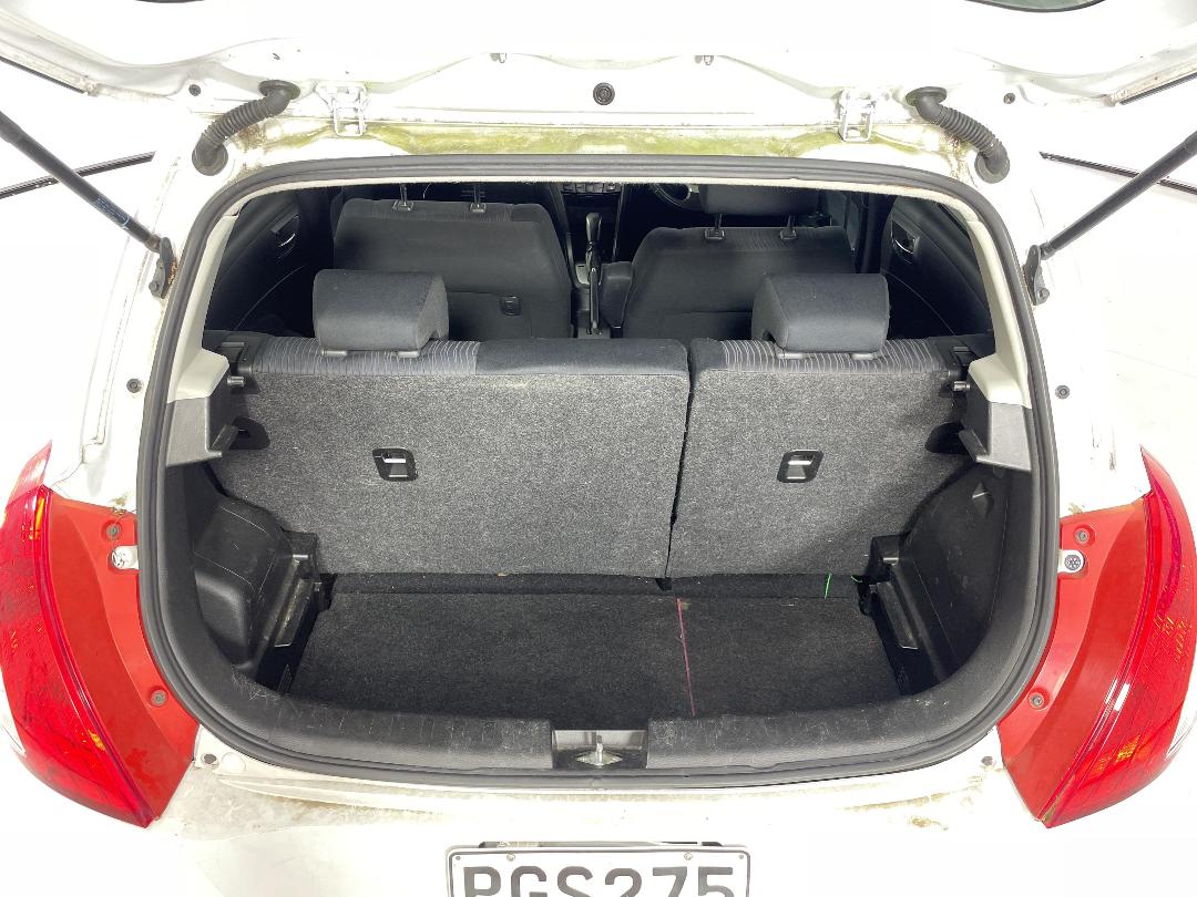 Photo '14' of Suzuki Swift Photo '14' of Suzuki Swift