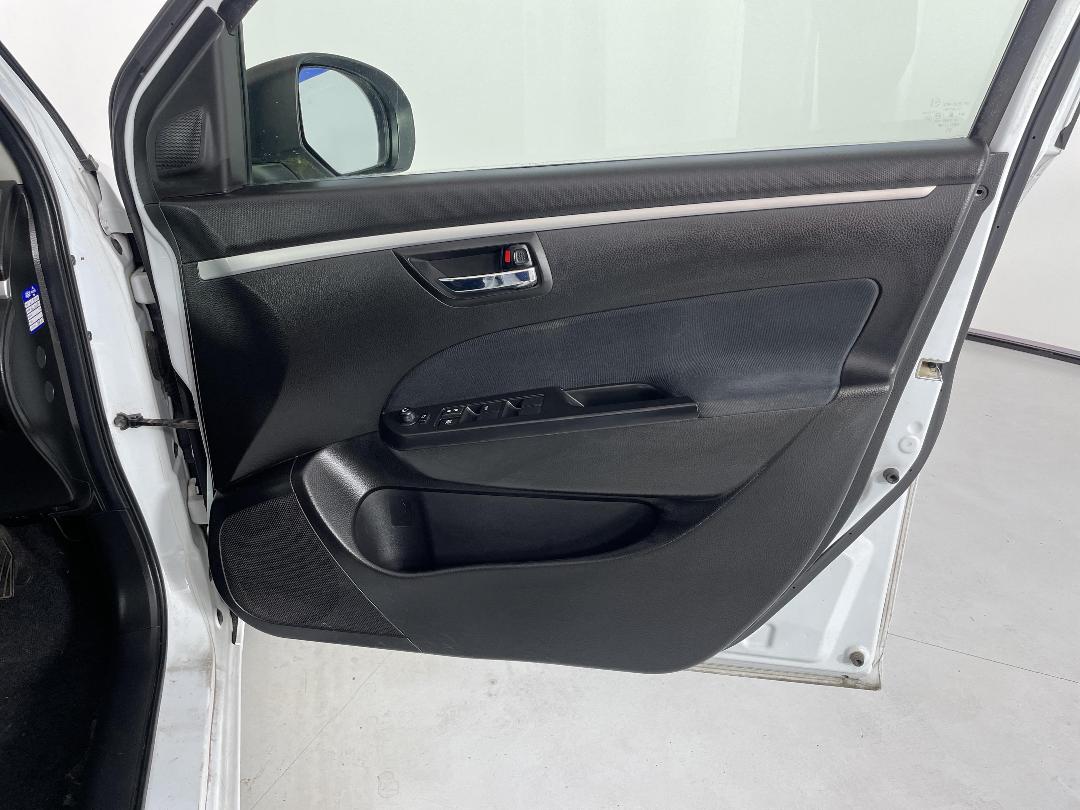 Photo '15' of Suzuki Swift Photo '15' of Suzuki Swift