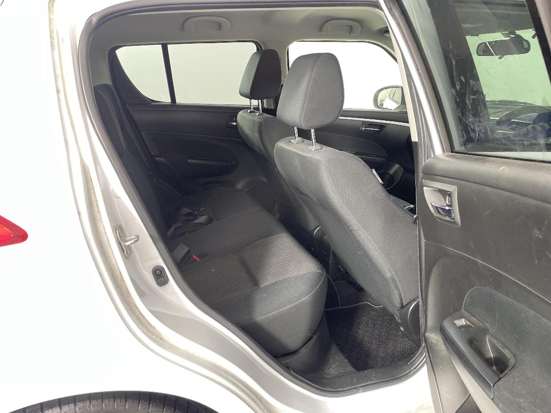 Photo '20' of Suzuki Swift Photo '20' of Suzuki Swift