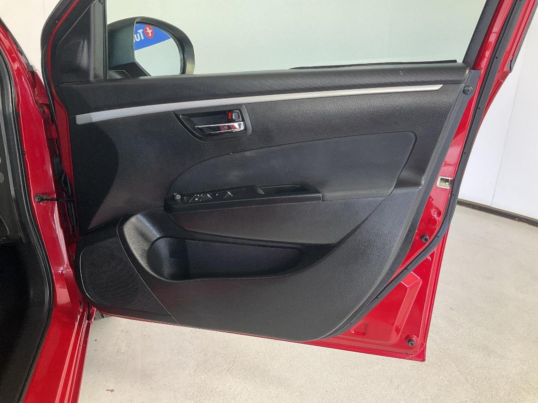 Photo '15' of Suzuki Swift