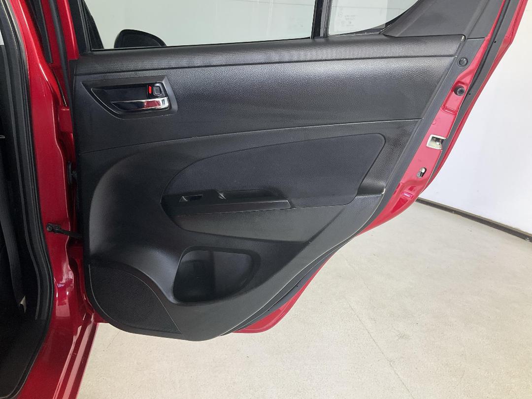 Photo '19' of Suzuki Swift