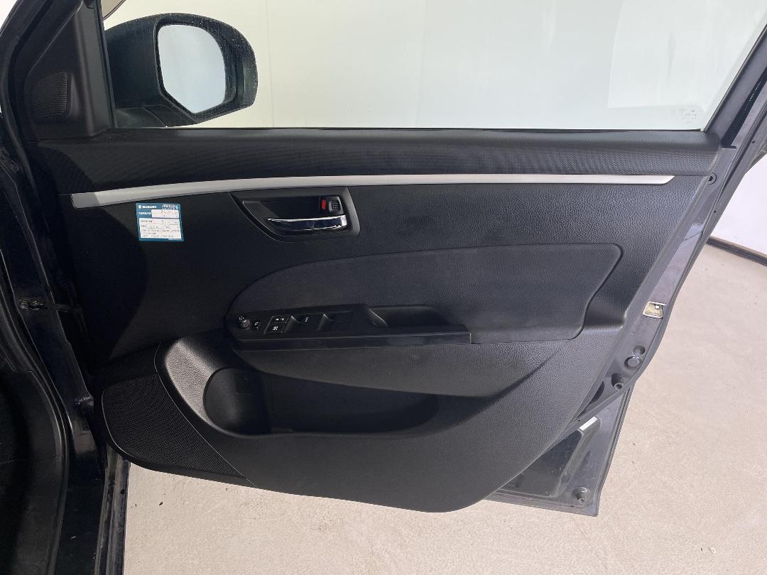 Photo '15' of Suzuki Swift