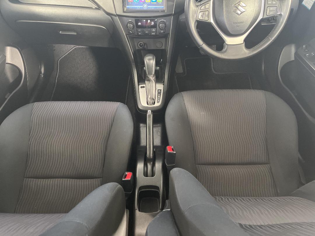 Photo '18' of Suzuki Swift