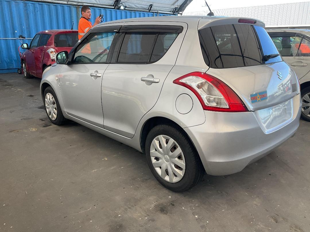 Photo '13' of Suzuki Swift