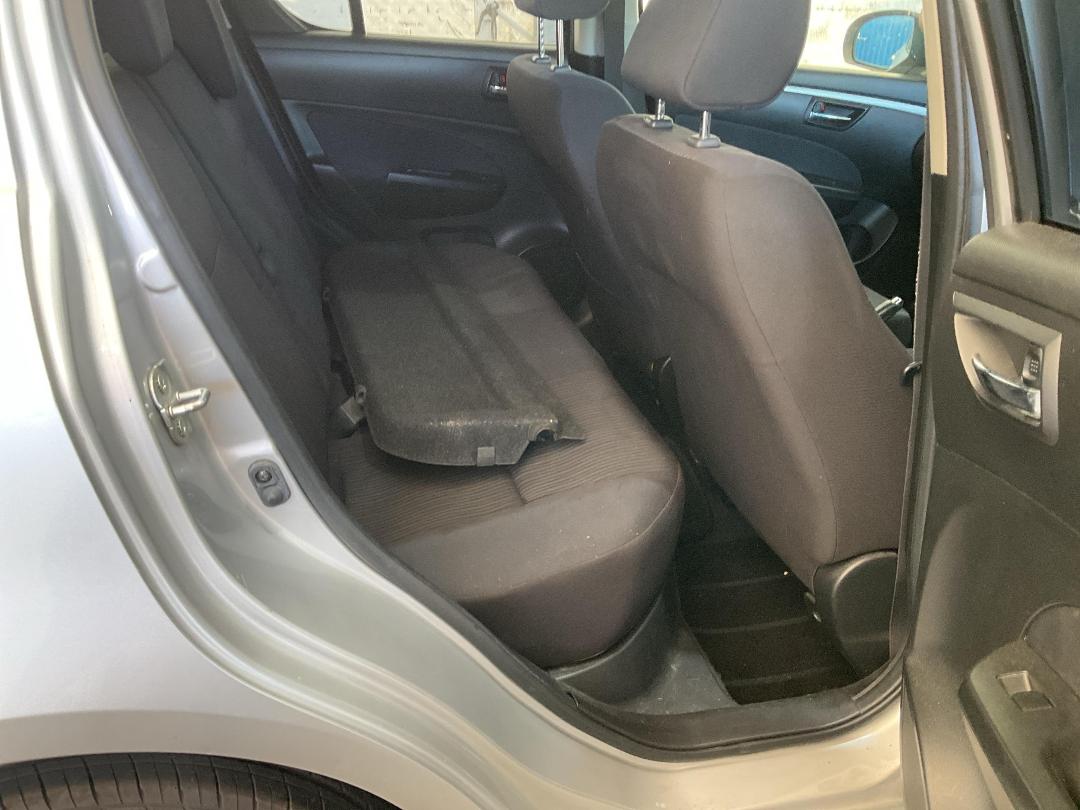 Photo '21' of Suzuki Swift