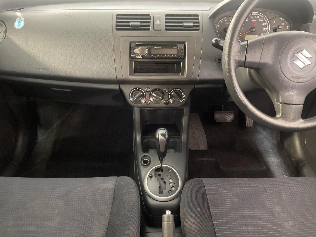 Photo '18' of Suzuki Swift