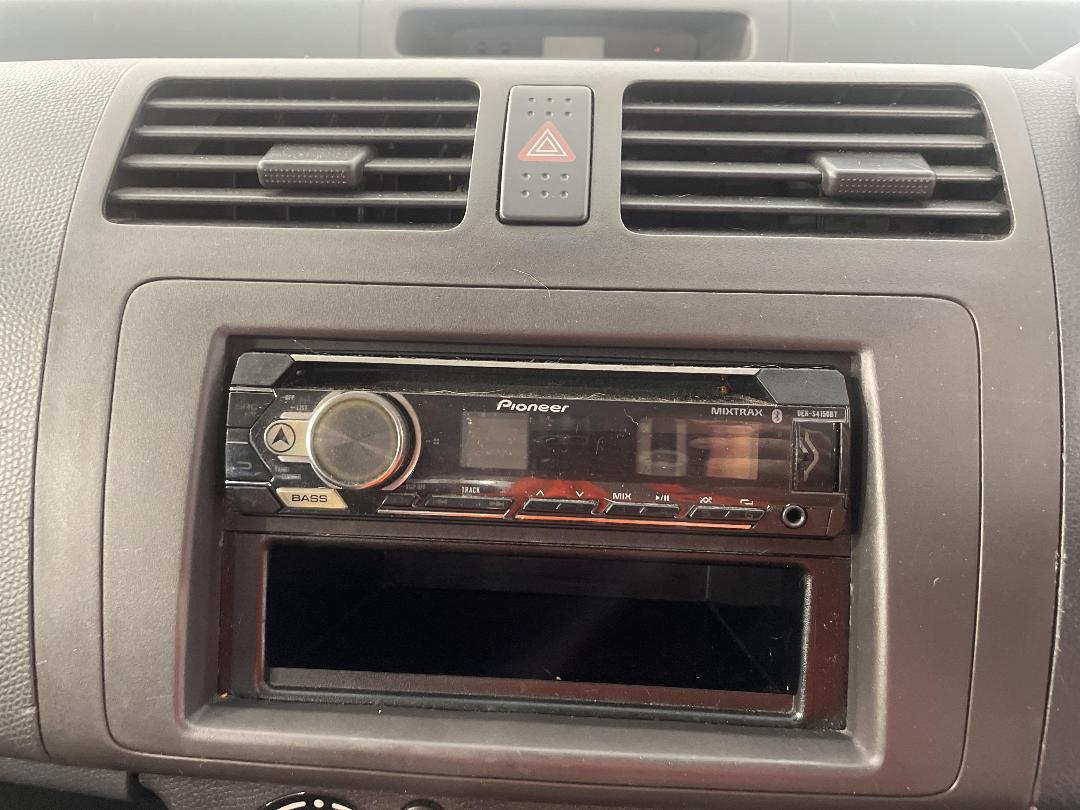 Photo '25' of Suzuki Swift