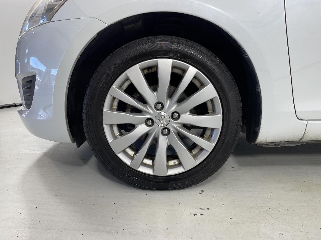 Photo '10' of Suzuki Swift