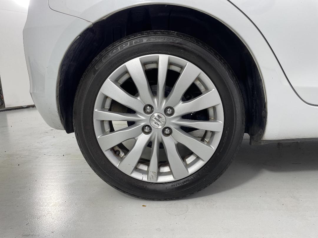 Photo '12' of Suzuki Swift