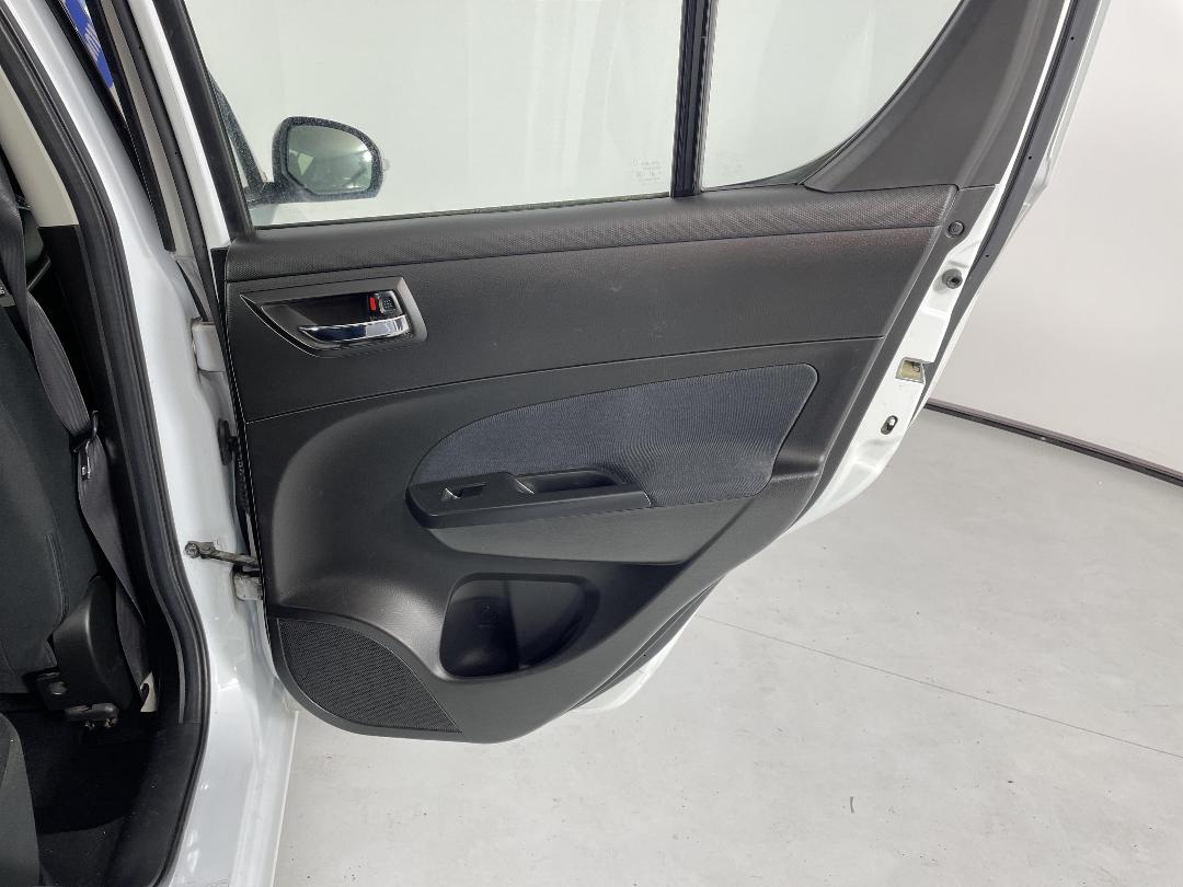 Photo '18' of Suzuki Swift