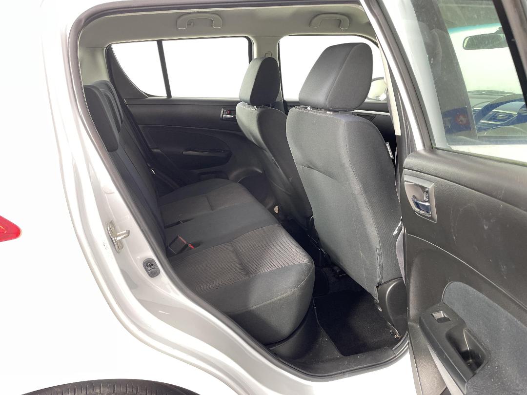 Photo '19' of Suzuki Swift