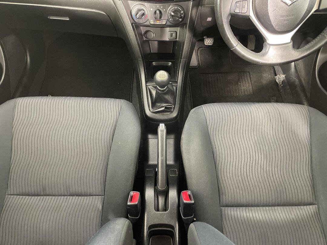 Photo '17' of Suzuki Swift