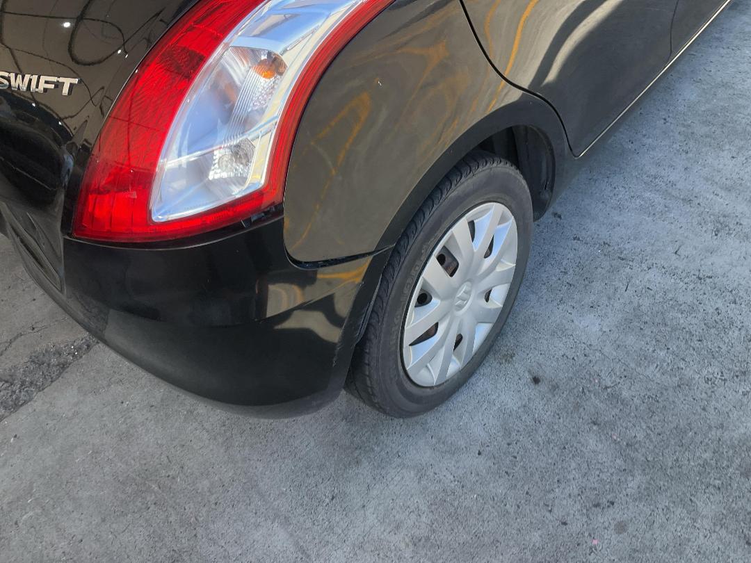 Photo '12' of Suzuki Swift