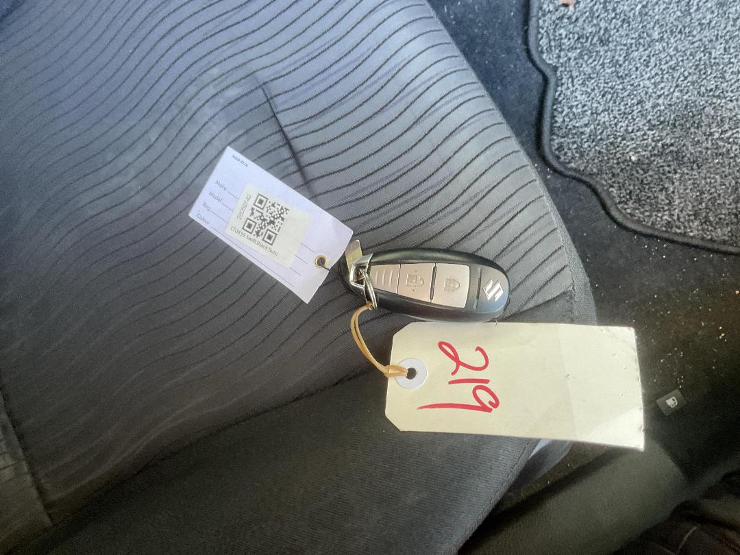 Photo '18' of Suzuki Swift