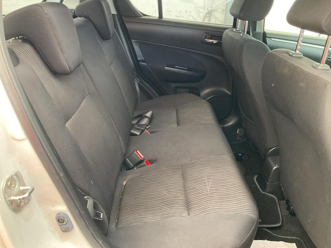 Photo '14' of Suzuki Swift