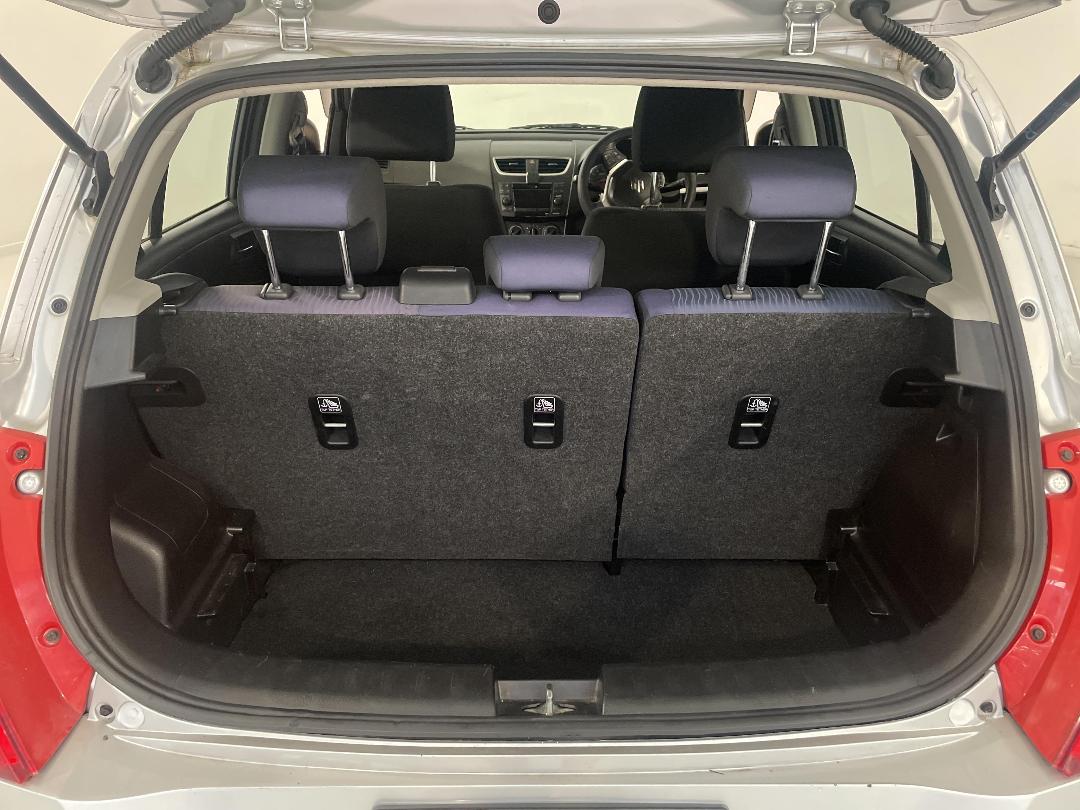 Photo '14' of Suzuki Swift Photo '14' of Suzuki Swift