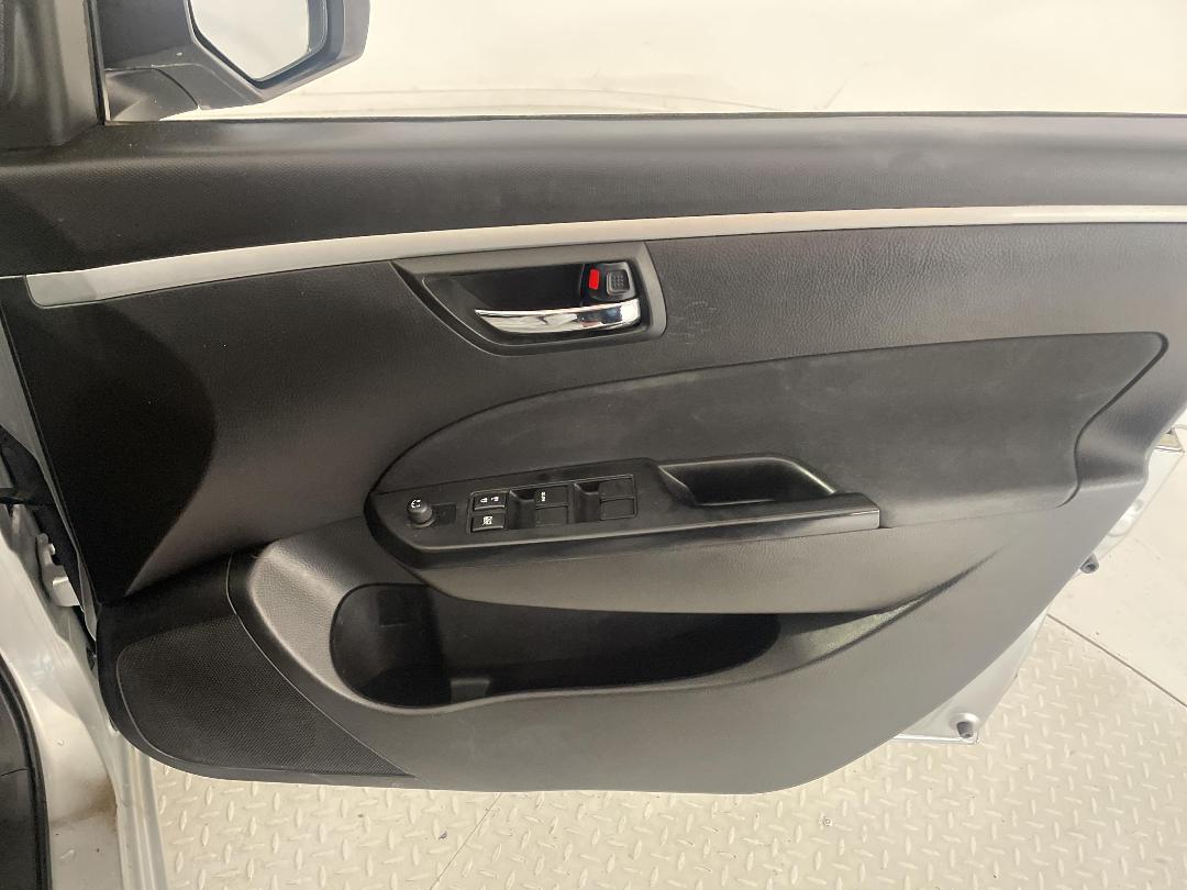 Photo '15' of Suzuki Swift Photo '15' of Suzuki Swift