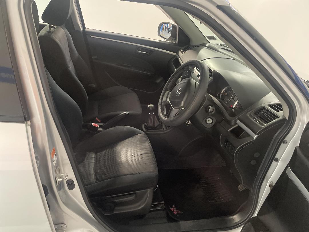 Photo '16' of Suzuki Swift Photo '16' of Suzuki Swift