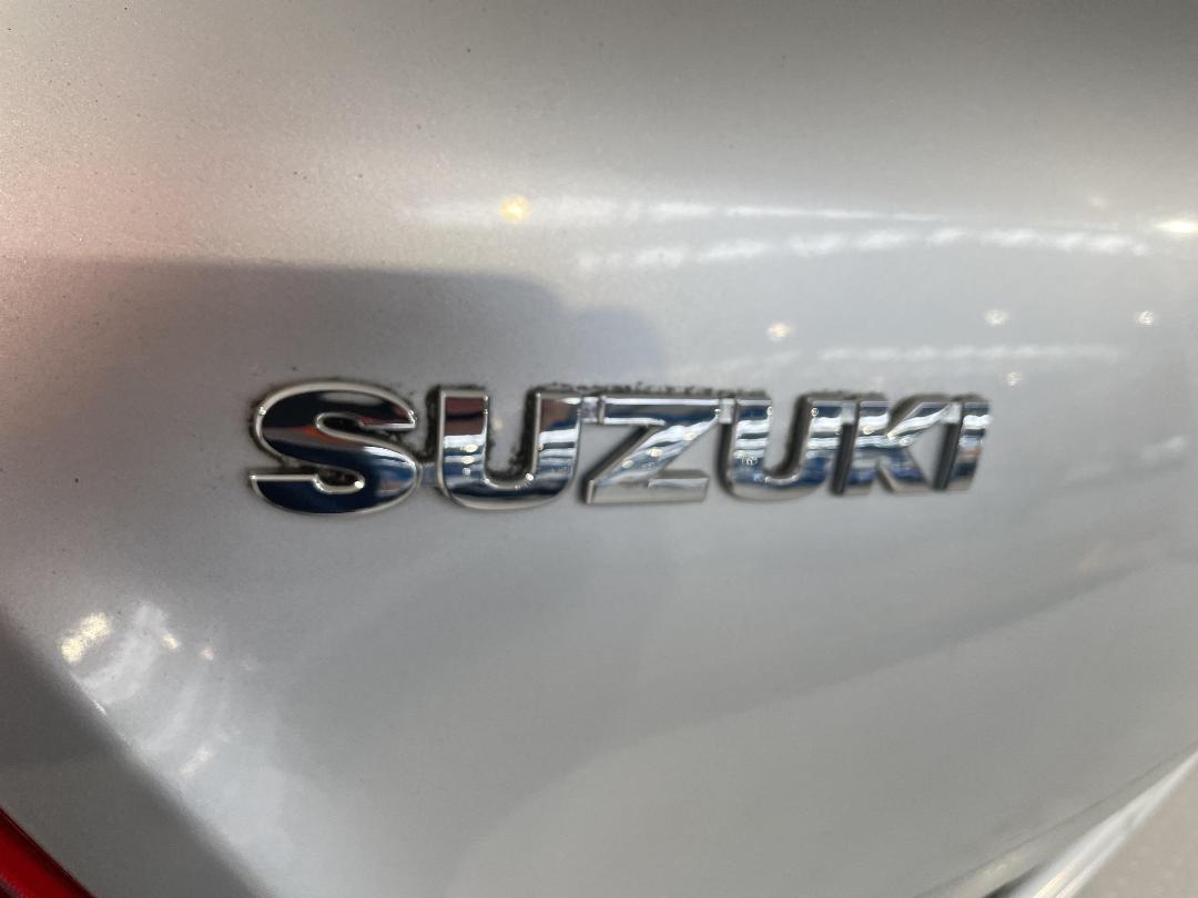 Photo '33' of Suzuki Swift Photo '33' of Suzuki Swift