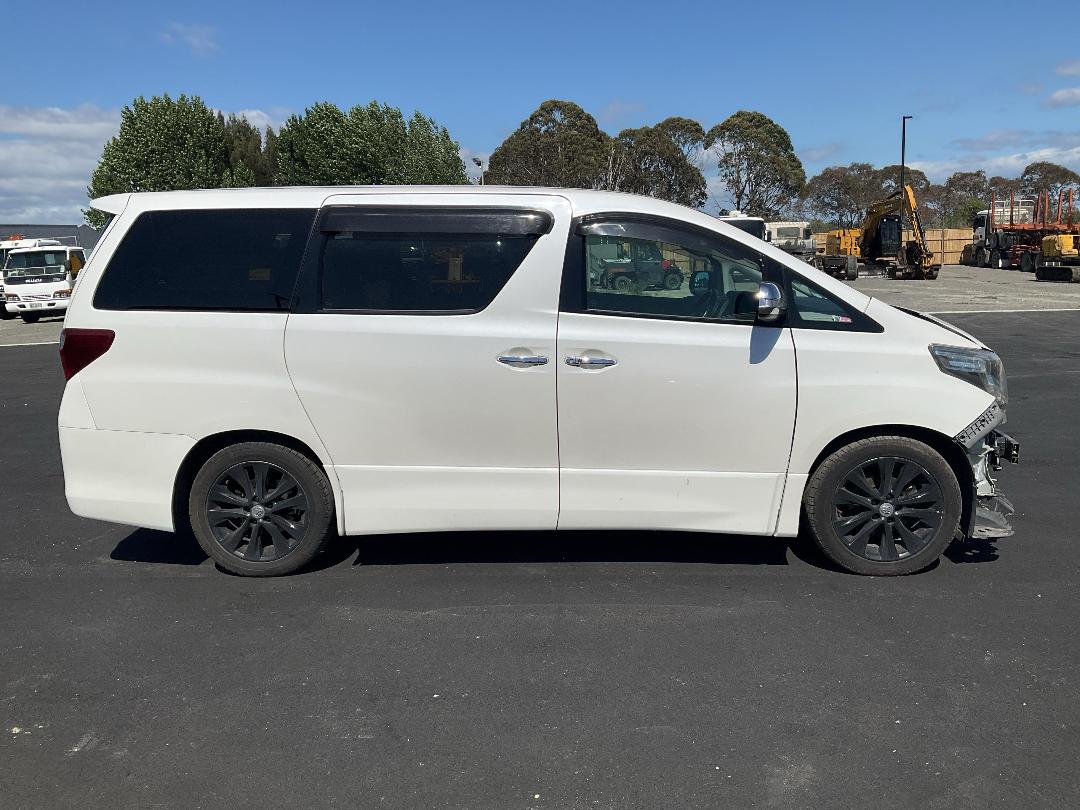 Photo '2' of Toyota Alphard