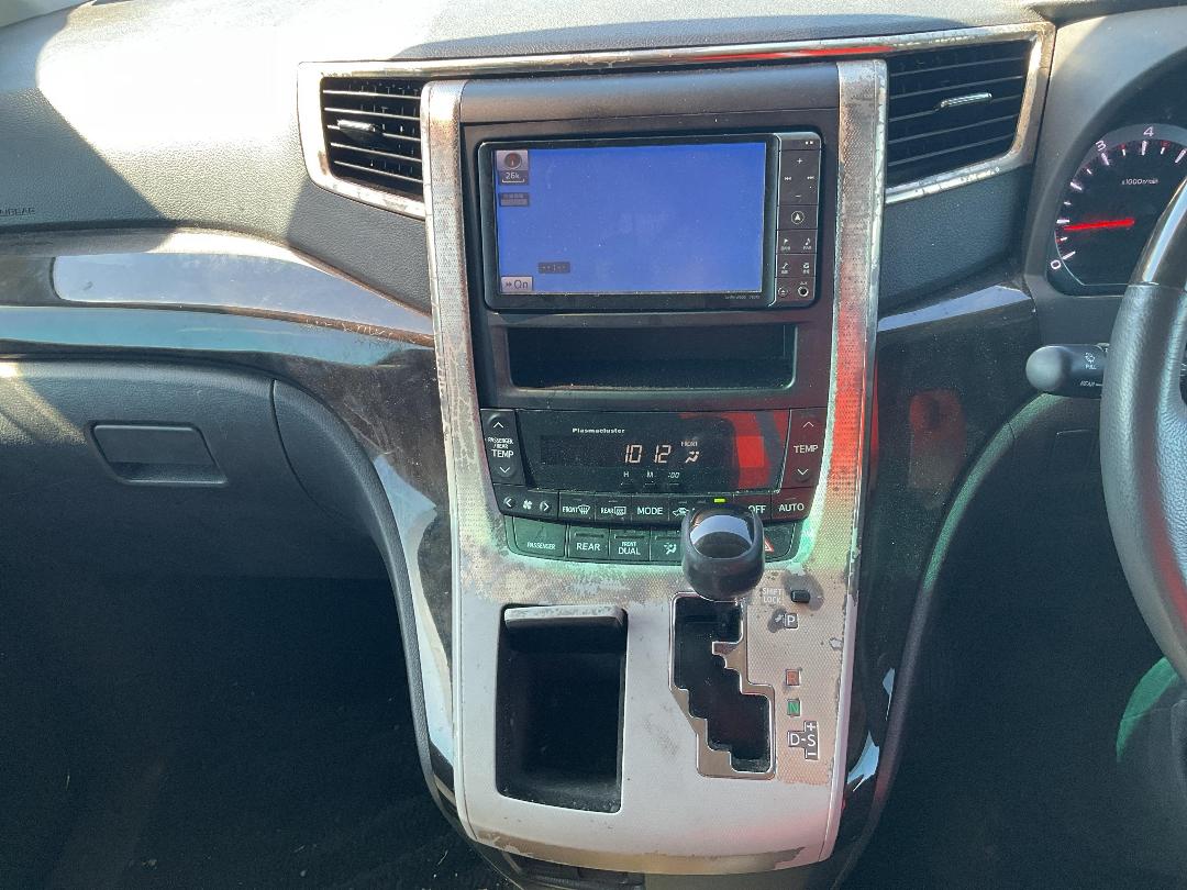 Photo '13' of Toyota Alphard