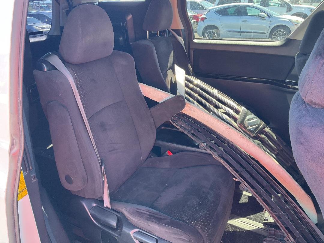 Photo '15' of Toyota Alphard