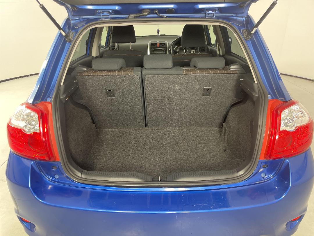 Photo '14' of Toyota Auris Photo '14' of Toyota Auris