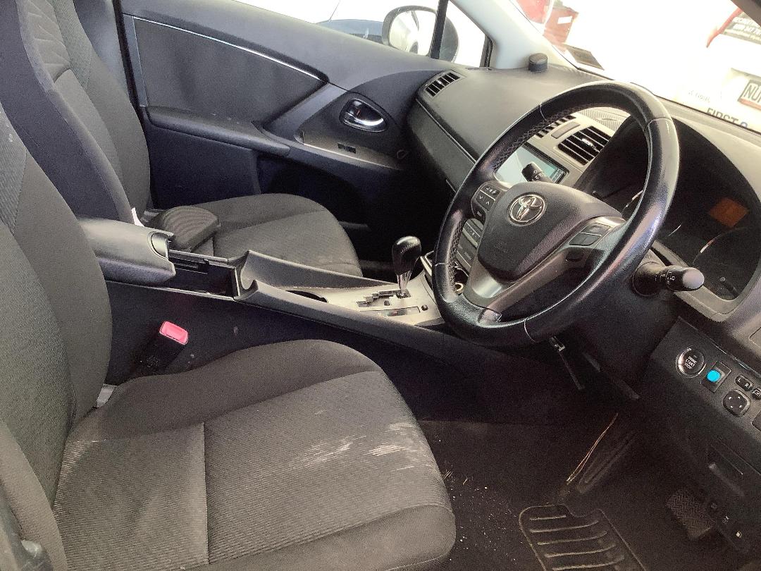 Photo '10' of Toyota Avensis