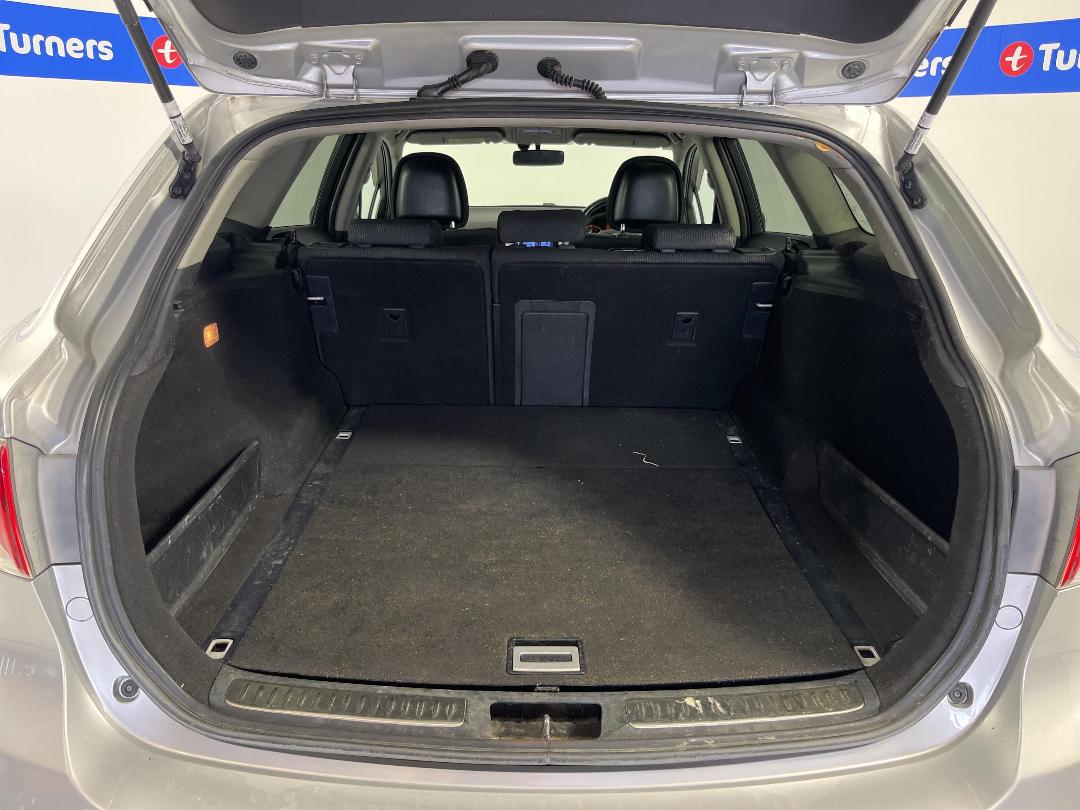 Photo '14' of Toyota Avensis