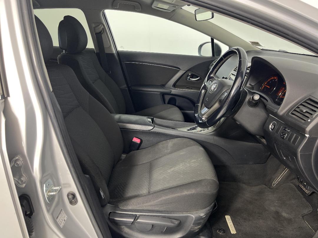 Photo '16' of Toyota Avensis