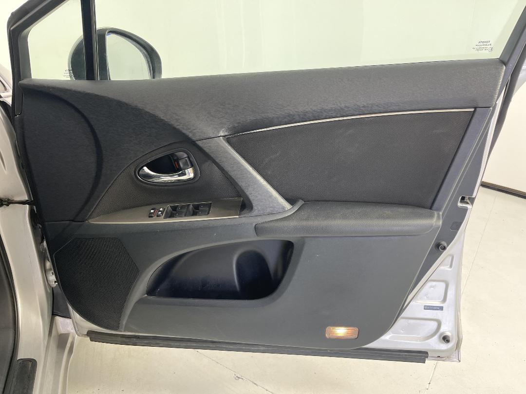 Photo '15' of Toyota Avensis