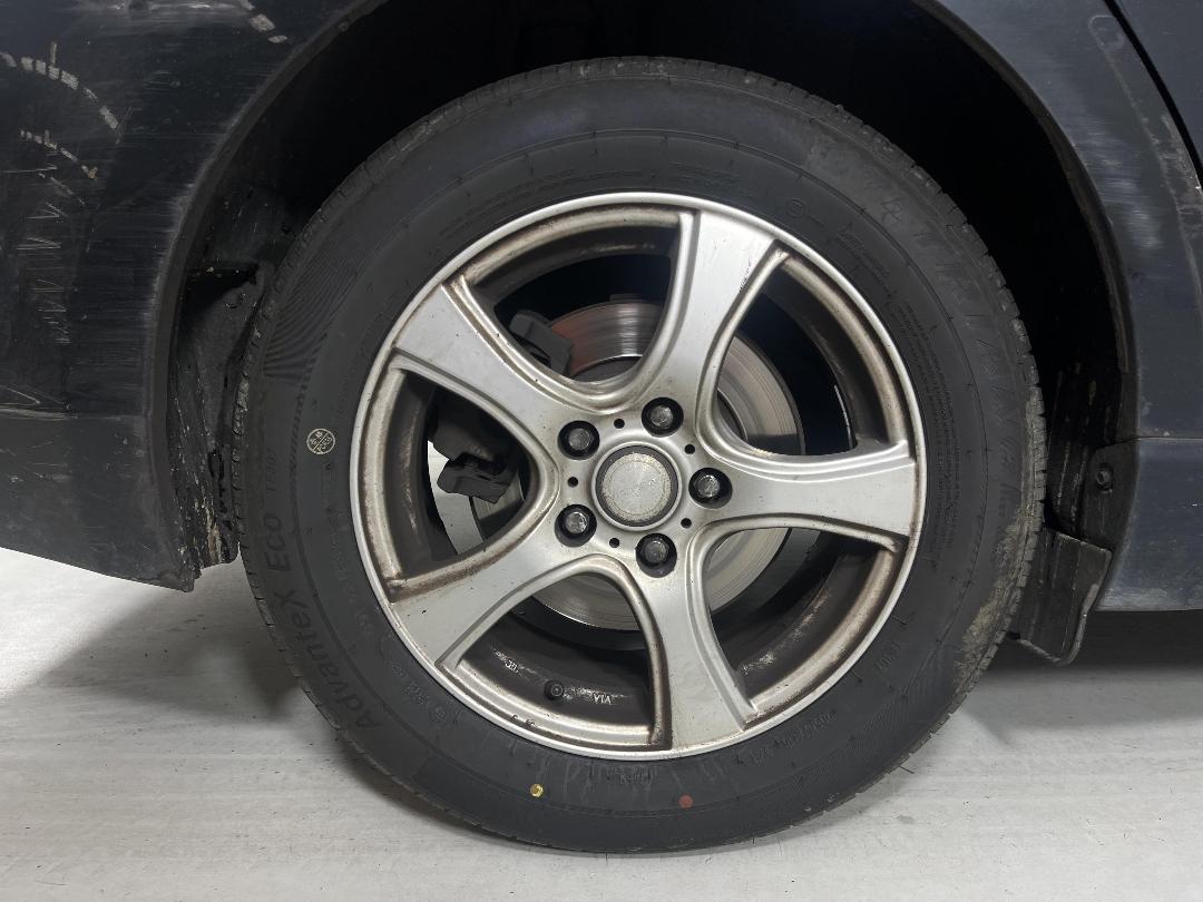 Photo '10' of Toyota Avensis