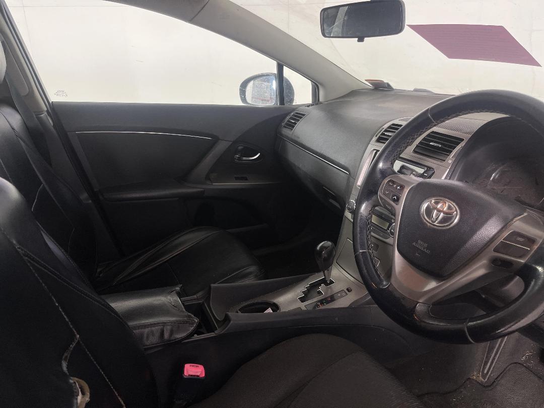 Photo '14' of Toyota Avensis