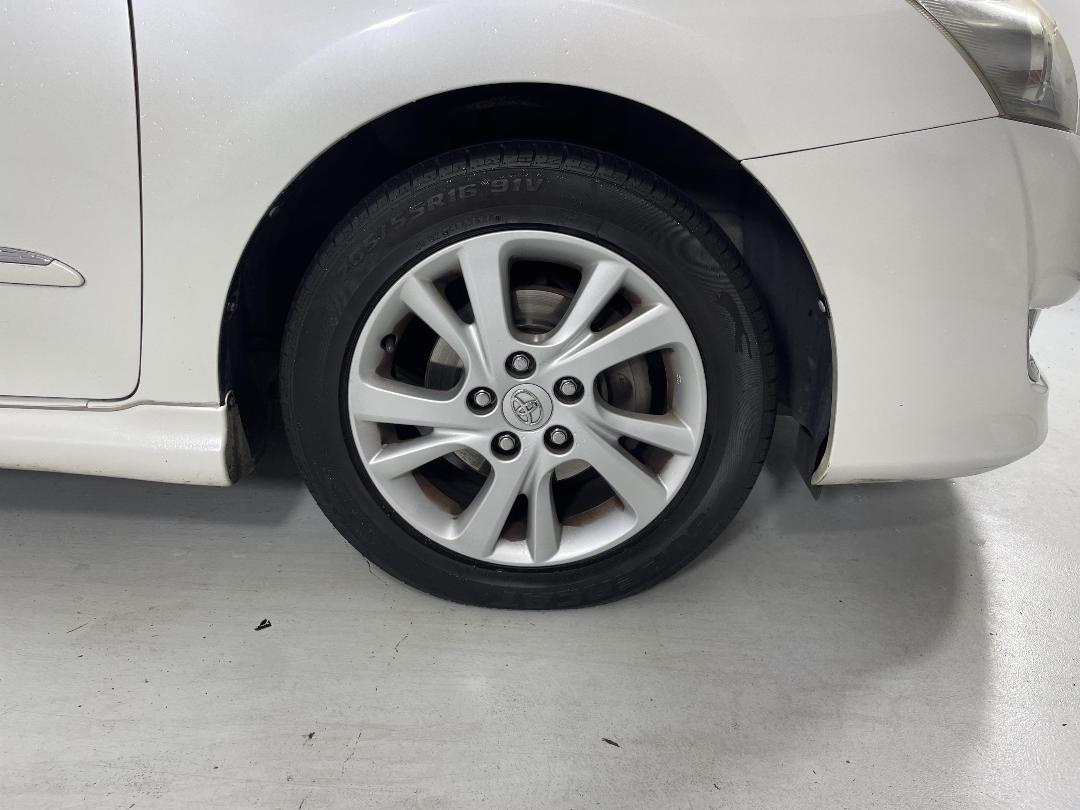 Photo '9' of Toyota Blade Photo '9' of Toyota Blade