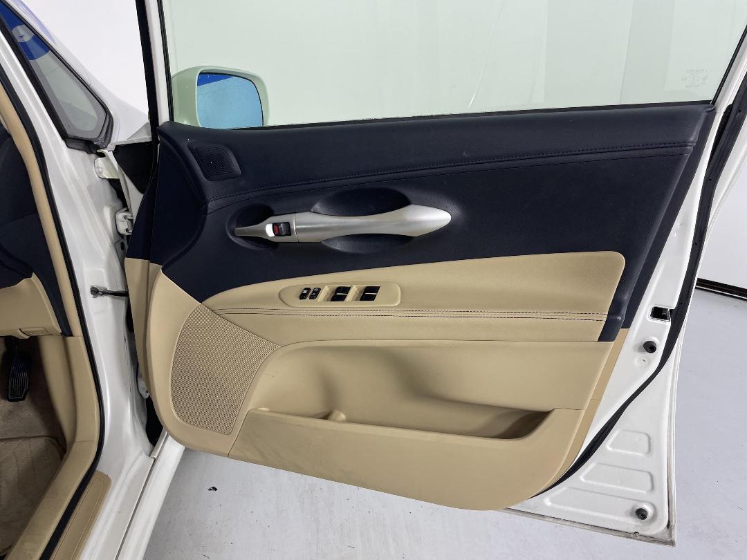 Photo '15' of Toyota Blade Photo '15' of Toyota Blade