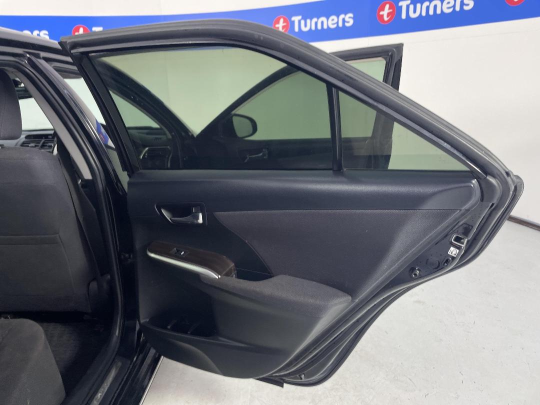 Photo '19' of Toyota Camry