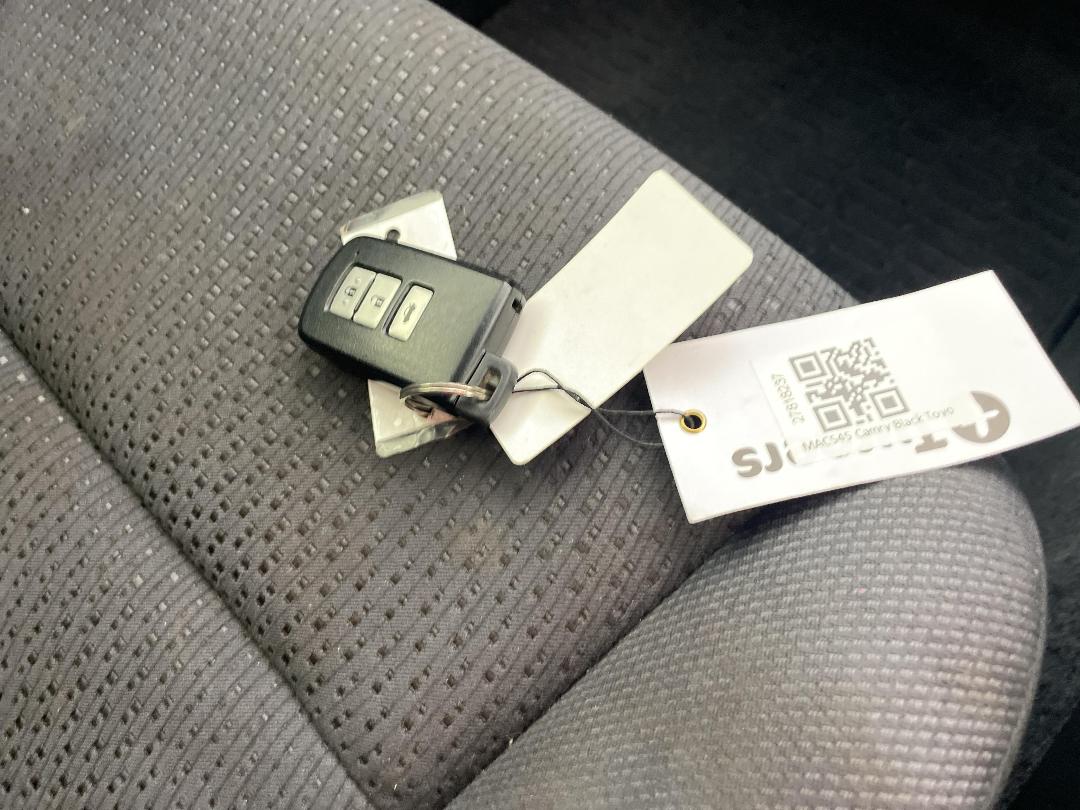 Photo '22' of Toyota Camry